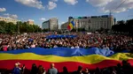 Mii de participanți la mitingul „România în lumină” organizat de Nicușor Dan în Piața Victoriei