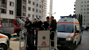 ALERTĂ la Cluj: Zeci de persoane blocate într-o clădire cu zece etaje, unde a izbucnit un incendiu/ 13 persoane au primit îngrijiri medicale | FOTO, VIDEO