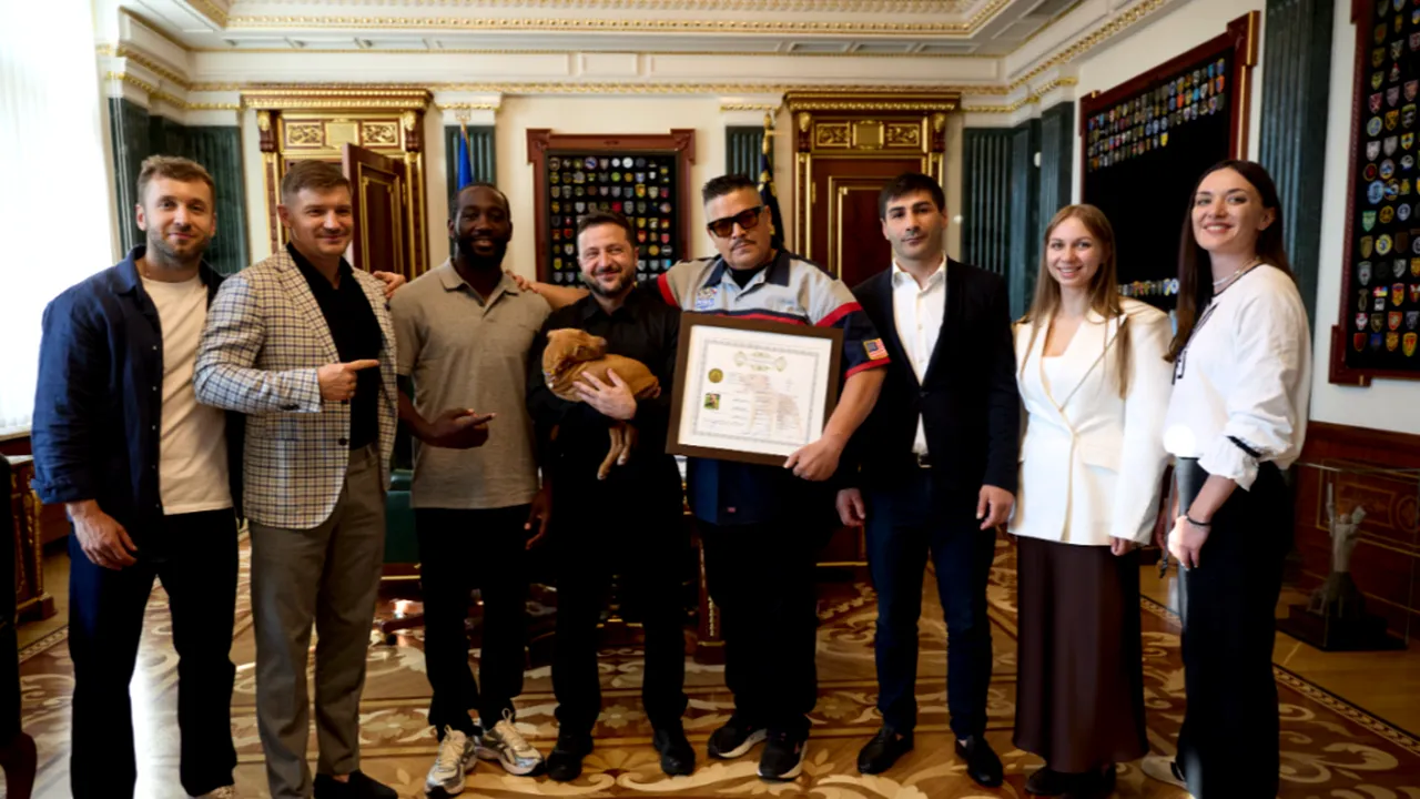 „Un cadou special”: Zelenski a primit un cățeluș de la fostul campion american la box Terence Crawford