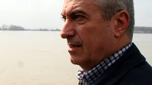 Paşcani: Tăriceanu a inspectat ridicarea digurilor pe Siret
