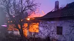 Un bărbat a murit într-un incendiu care i-a cuprins casa, provocat de jarul căzut din sobă