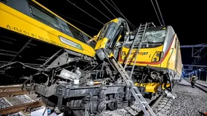 Cehia: Patru morţi şi zeci de răniţi după ce două trenuri s-au ciocnit frontal 