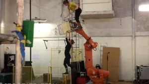 Un robot a obţinut în instanţă dreptul de a apărea în spectacole de acrobaţie