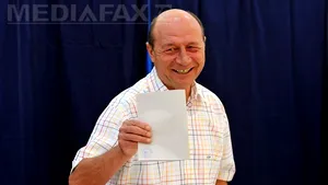 Băsescu, întrebat despre rezultatul alegerilor locale, a răspuns râzând: Ferească Dumnezeu de mai rău!
