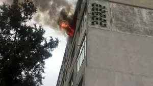 Explozie într-un bloc din Constanţa, urmată de un incendiu 