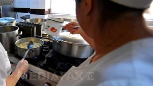 Cantinele şcolare, asimilate unităţilor de alimentaţie publică, închise dacă nu au autorizare ISU