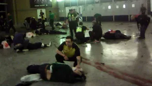 ATAC TERORIST pe Manchester Arena: Copii, printre cei 22 morţi şi 59 de răniţi/ Stat Islamic REVENDICĂ atacul/ Poliţia a identificat ATACATORUL - LIVE TEXT