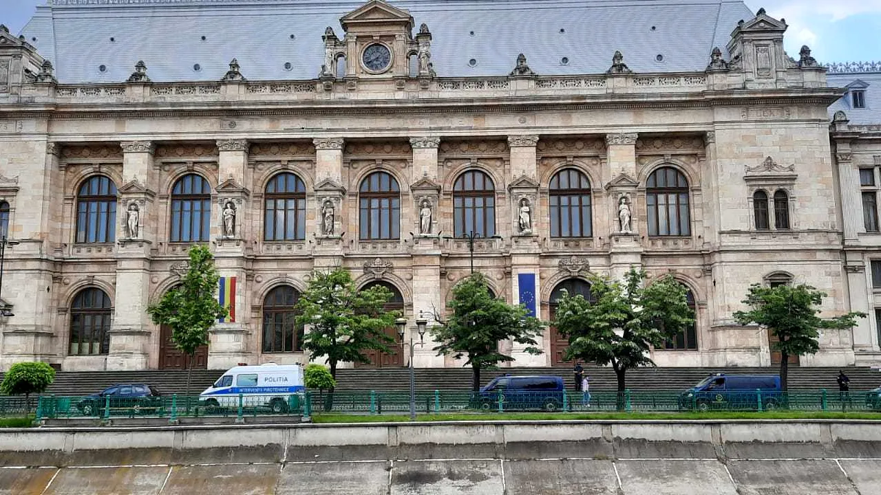 Alerta cu bombă de la Curtea de Apel Bucureşti a fost falsă. Traficul rutier a fost reluat