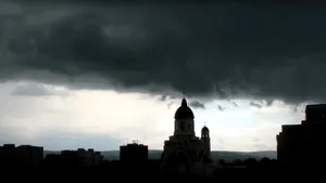 Alertă meteo: Fenomene extreme lovesc zona montană a județului Bacău. A fost emis cod portocaliu