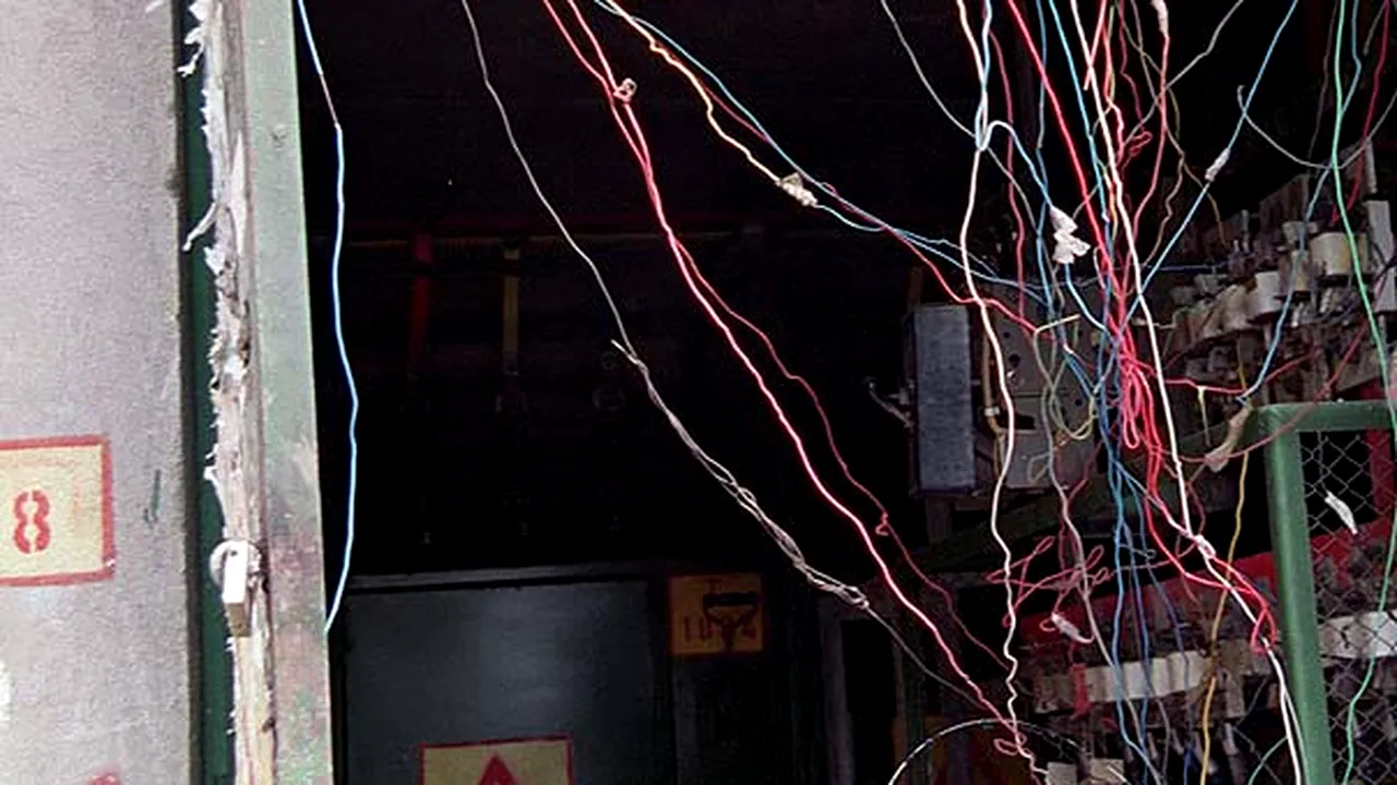 Un electrician a fost bătut în timp ce repara o defecţiune la reţeaua electrică