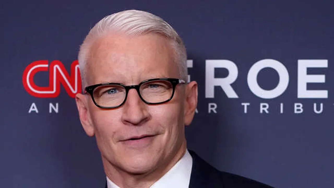 Anderson Cooper împlineşte astăzi 54 de ani. Povestea fascinantă a omului ce a vrut să devină spion, dar a ajuns unul dintre cei mai mari jurnalişti