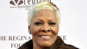 Cântăreaţa Dionne Warwick a cerut să fie plasată sub protecţia legii falimentului