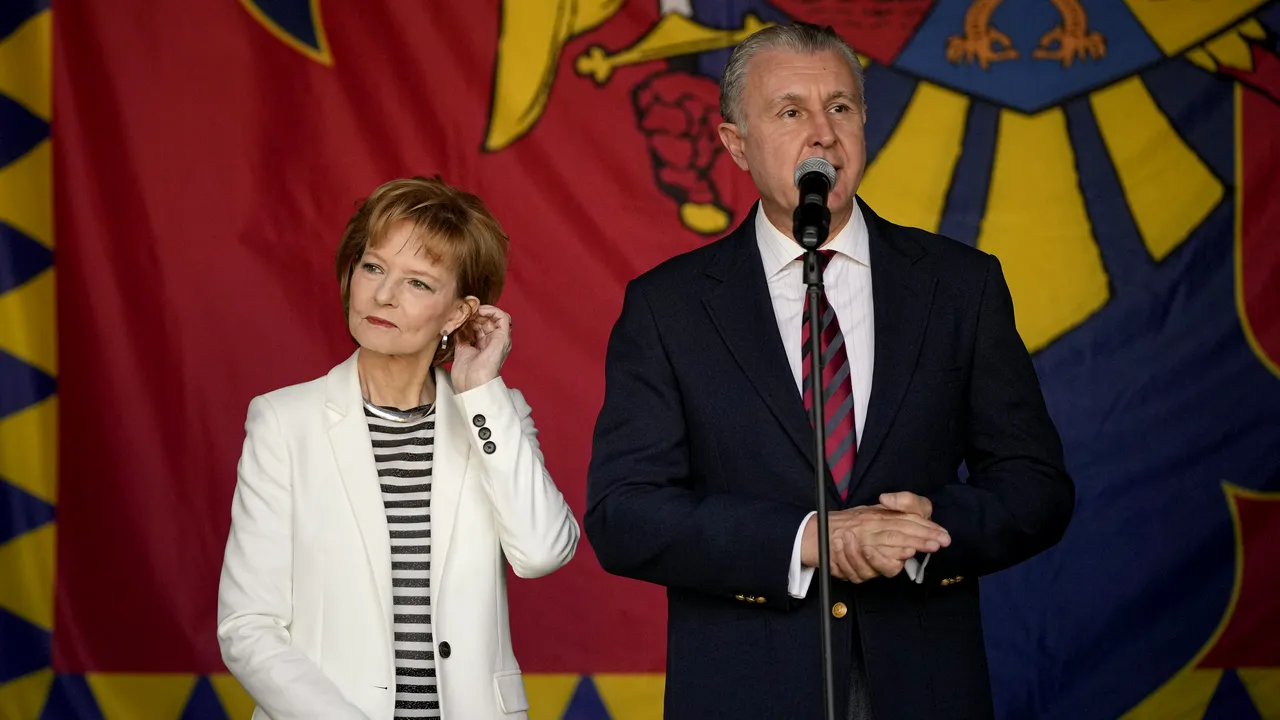 Familia regală, mesaj de condoleanţe după moartea regelui Constantin, naş de botez al MS Margareta