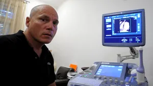 ROMÂNIA ARE VIITOR. Povestea lui Dan Tutunaru, medicul care-i ajută pe români să vină pe lume