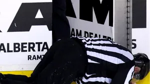 Jucător din NHL riscă suspendarea pentru lovirea intenţionată a unui arbitru - FOTO, VIDEO