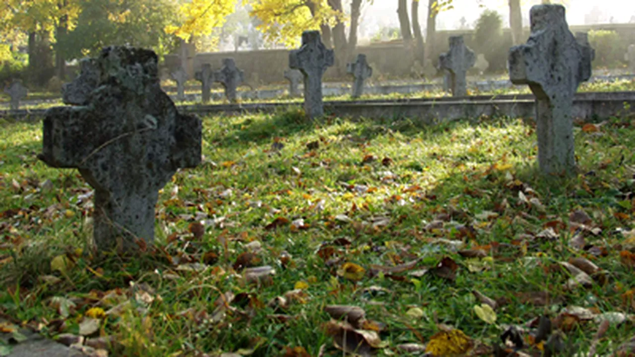 Site-uri de memoriale, afaceri care scot bani din doliu