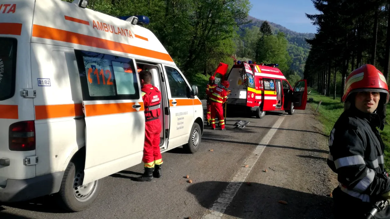 Accident în judeţul Braşov din cauza unui şofer băut care a ieşit din coloană pe DN 1: Trei persoane rănite/ Trafic îngreunat | FOTO