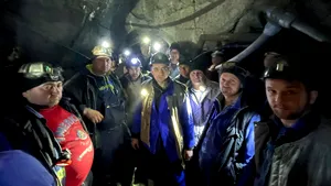 Minerii grevişti de la Crucea, „trimişi de director la sparanghel, în Germania”. Liderul AUR, George Simion, a coborât în subteran, în mină