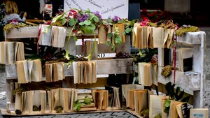 REPORTAJ - Cum prind viaţă obiectele din podul bunicii: 