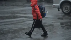 Burse pentru elevi, finanţate din bugetele locale. Ludovic Orban anunţă suma minimă