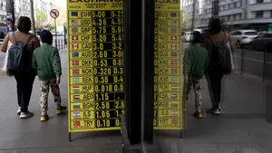 Curs valutar 9 mai 2025. Euro, francul și gramul de aur, cotate în scădere ușoară. Au continuat să crească dolarul și lira sterlină