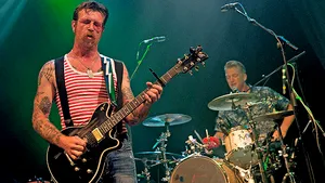 Trupa Eagles of Death Metal, aflată în Bataclan în timpul atentatelor, va concerta din nou la Paris