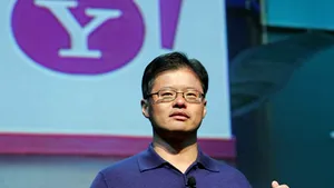 Jerry Yang renunţă la conducerea Yahoo!