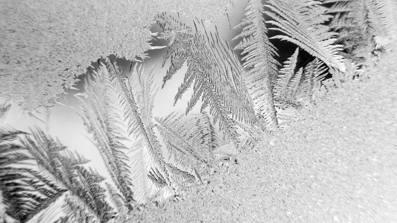 ANM extinde atenționarea de ger și polei în toată țara până joi: temperaturi minime de -20°C