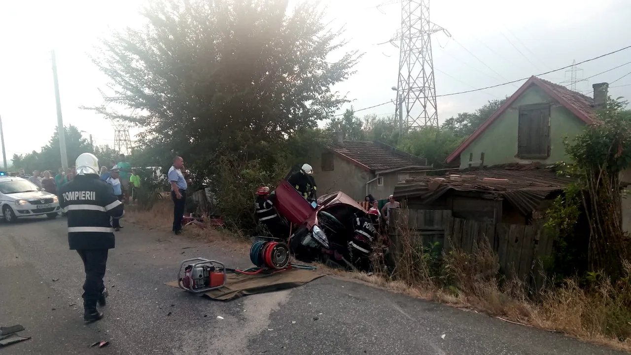 Un mort şi doi răniţi, după ce un şofer ar fi pătruns pe contrasens, în Hunedoara