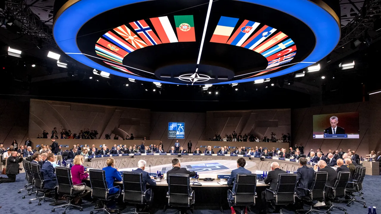 COMENTARIU Lelia Munteanu: NATO, la 75 de ani împliniţi - cam tare de ureche şi uitucă