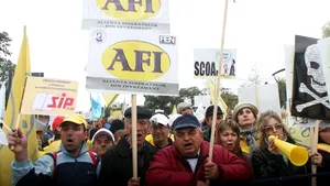 Mitingul de la Cotroceni s-a încheiat, delegaţia sindicaliştilor discută cu trei consilieri