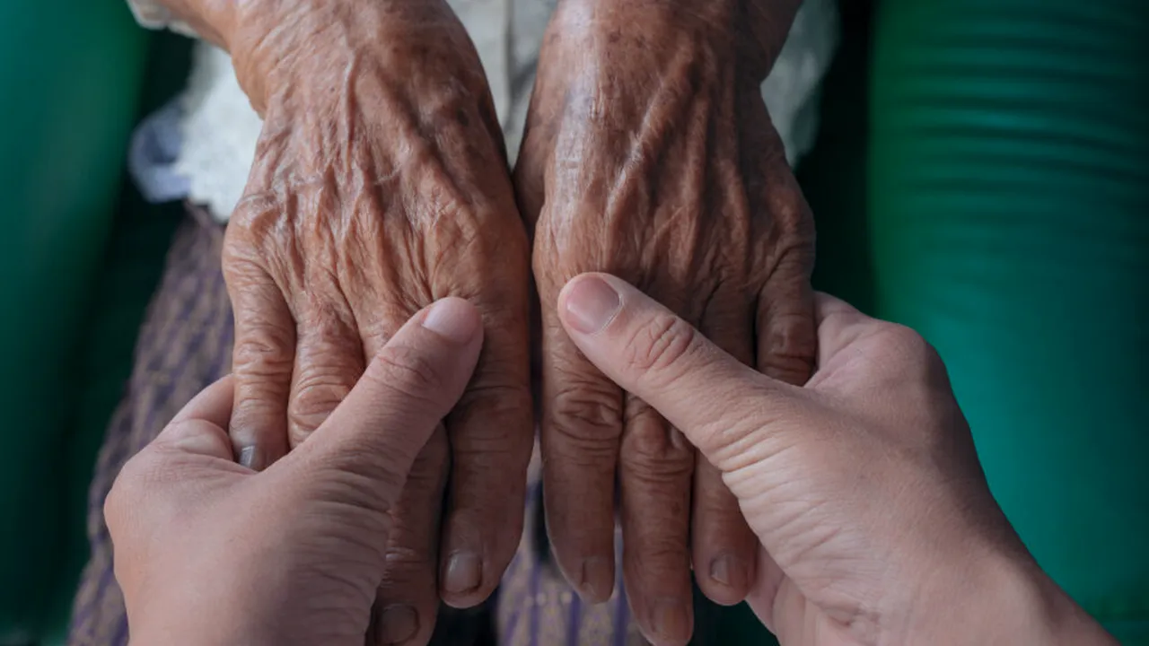 Demența ucide mai rapid decât se aștepta: 68.000 de decese în Anglia în 2025
