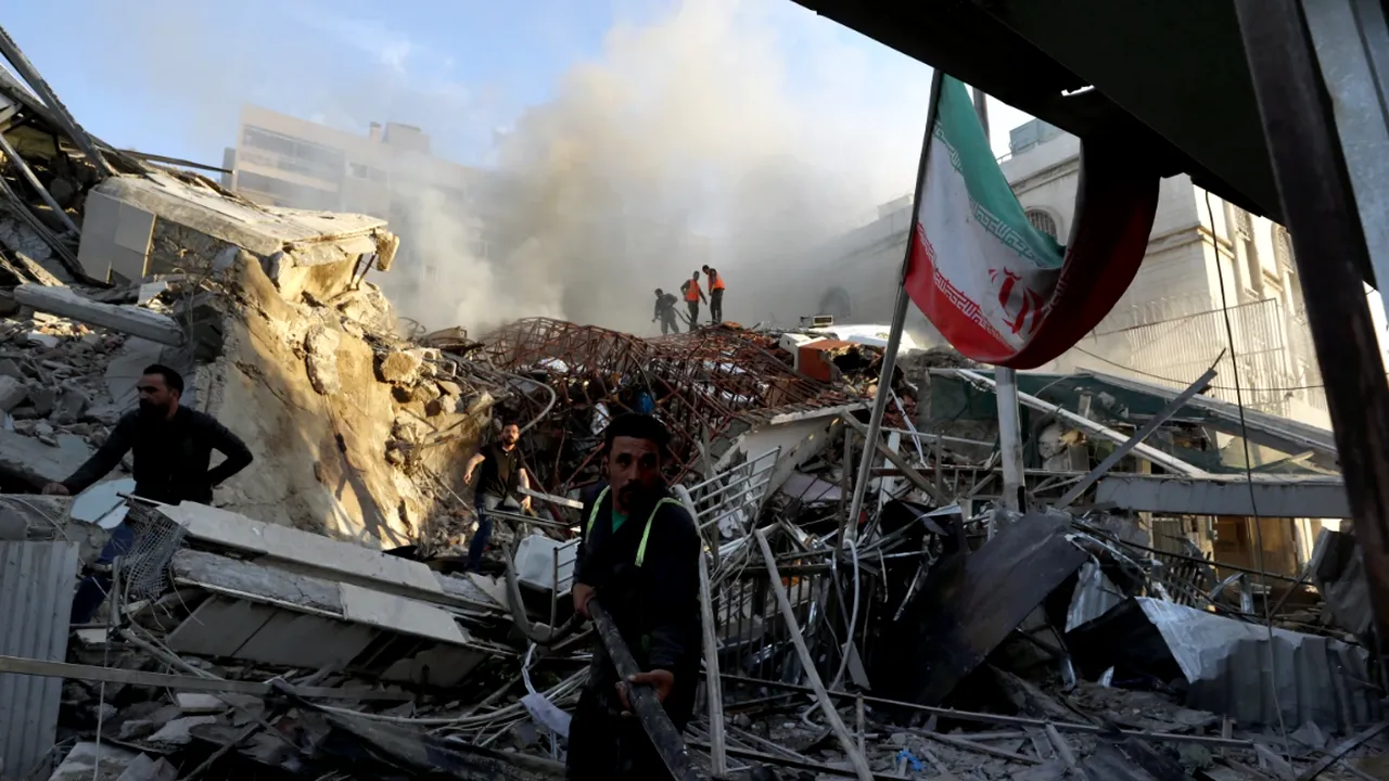 Israelul, acuzat de atacul asupra consulatului iranian din Siria. Doi generali de top şi mai mulţi ofiţeri iranieni au murit. Teheranul anunţă un răspuns „dur”. Ministru: Netanyahu şi-a pierdut complet echilibrul mental