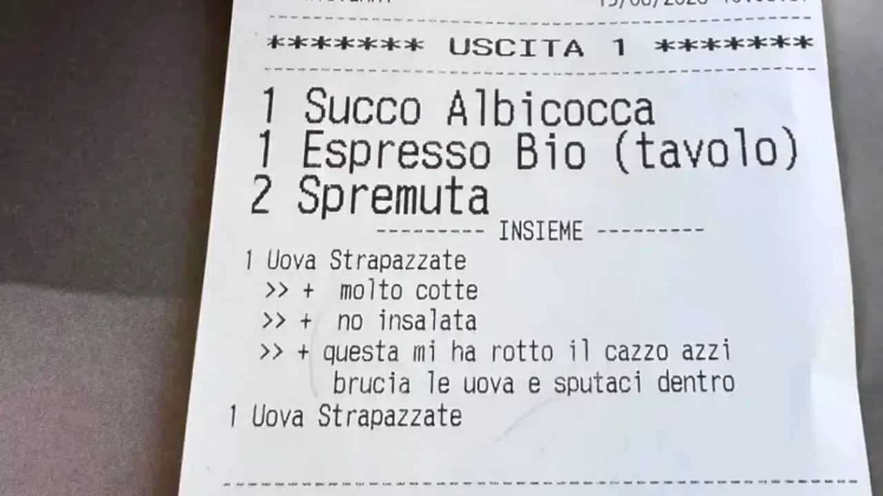 Mesaj inscripționat de un chelner pe bonul de comandă la un restaurant: „Ăsta mă enervează, arde ouăle și scuipă în ele”