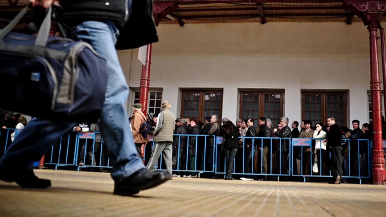 Peste o sută de persoane, la coadă pentru a vota la Gara de Nord