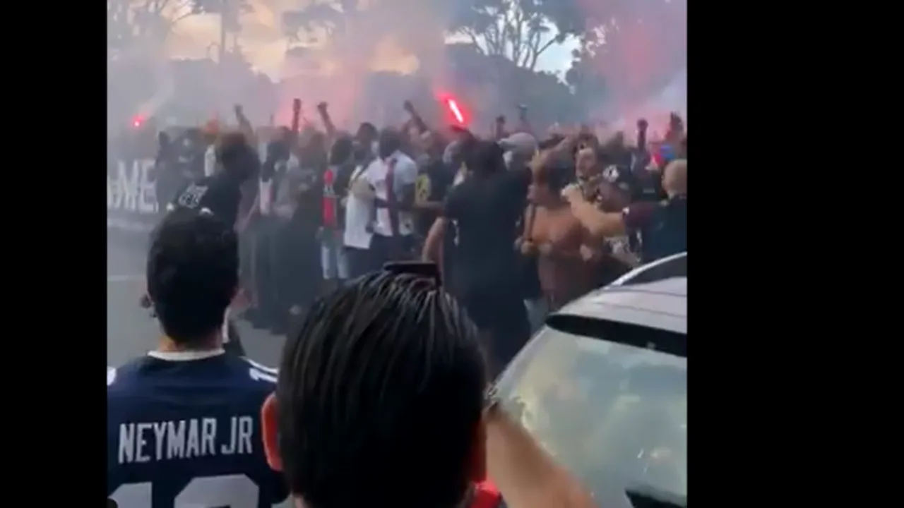 Ciocniri la Paris între forţele de ordine şi fanii dezamăgiţi ai PSG, după finala Ligii Campionilor pierdută de echipa lor