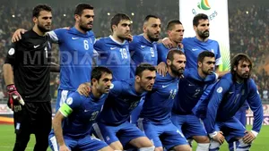 Jucătorii greci care au participat la barajul cu România fac donaţii pentru un cămin de bătrâni