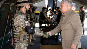 Angel Tîlvăr, vizită la bazele militare din Kosovo: „Suntem mândri de militarii noştri”