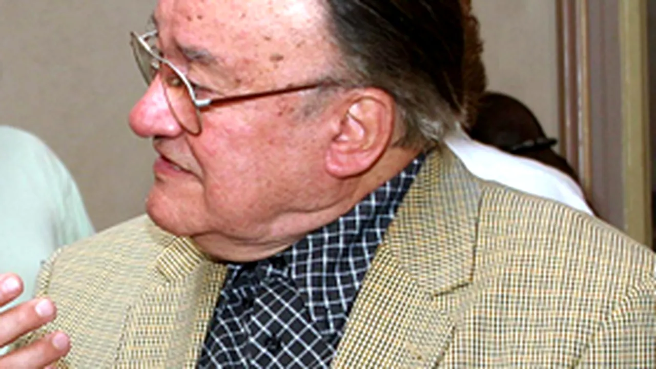 Baritonul Nicolae Herlea, decorat de preşedinte
