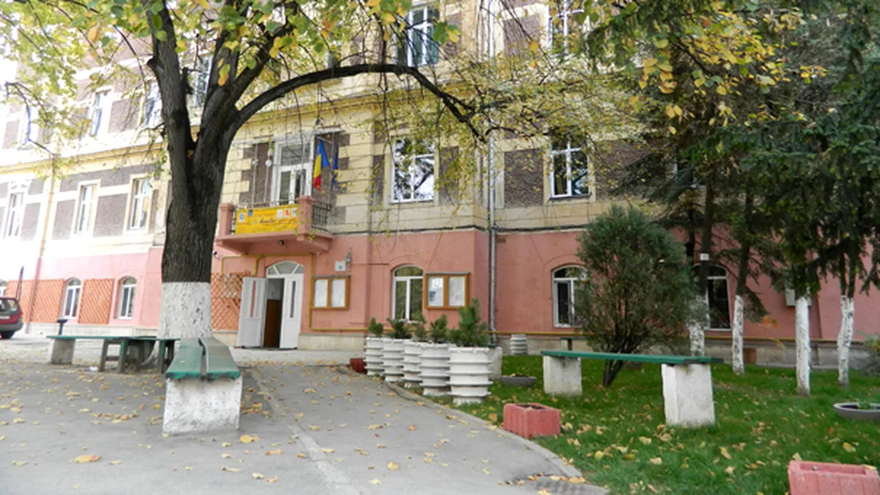 REPORTAJ -  Cluj: Zeci de şcoli revendicate de biserici maghiare. Banii investiţi în imobile - pierduţi