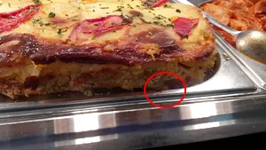Restaurantul din Galaţi unde a fost filmat un GÂNDAC care iese din mâncare a fost închis. Reacţia reprezentanţilor | VIDEO