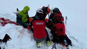 Avalanşă în zona Bâlea Lac. Două persoane au surprinse şi îngropate în zăpadă