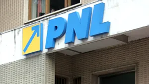 Fostul şef al Ambulanţei Aeriene l-a anunţat pe premier că îşi dă foc în faţa sediului PNL