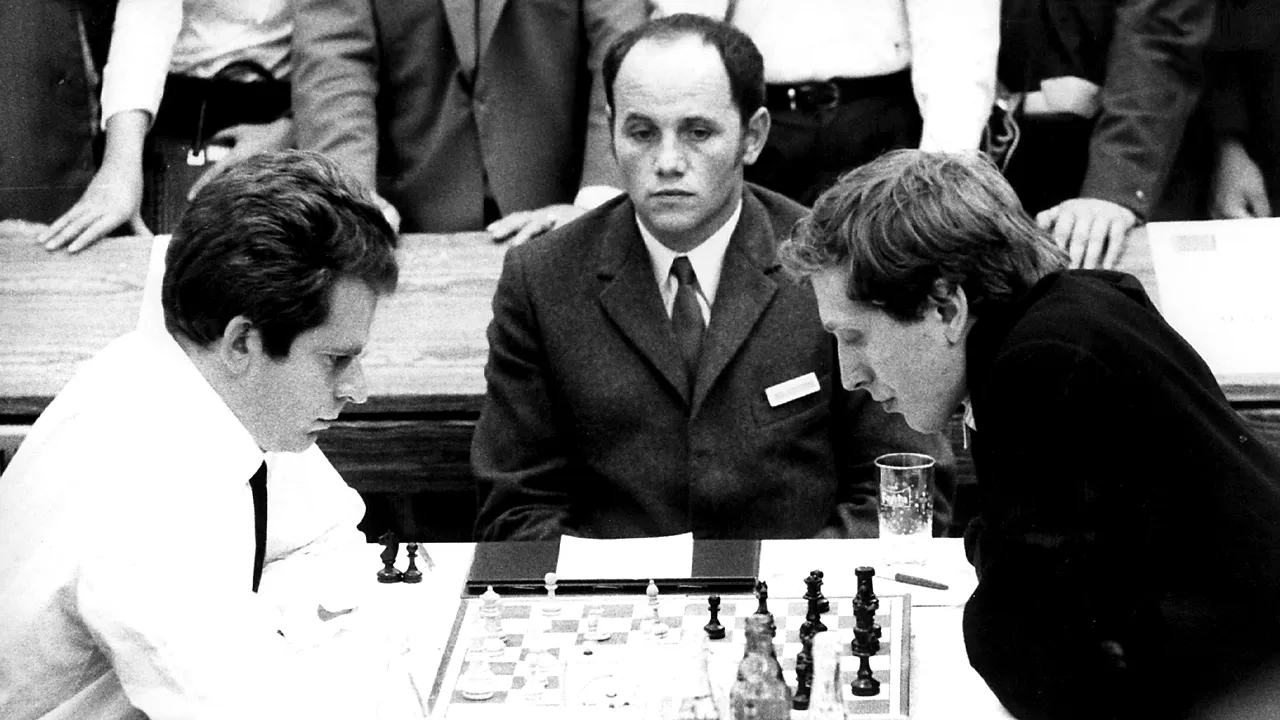 Ziua în care SUA a mutat decisiv în Războiul Rece. Bobby Fischer devenea primul campion mondial la şah din ţara sa 
