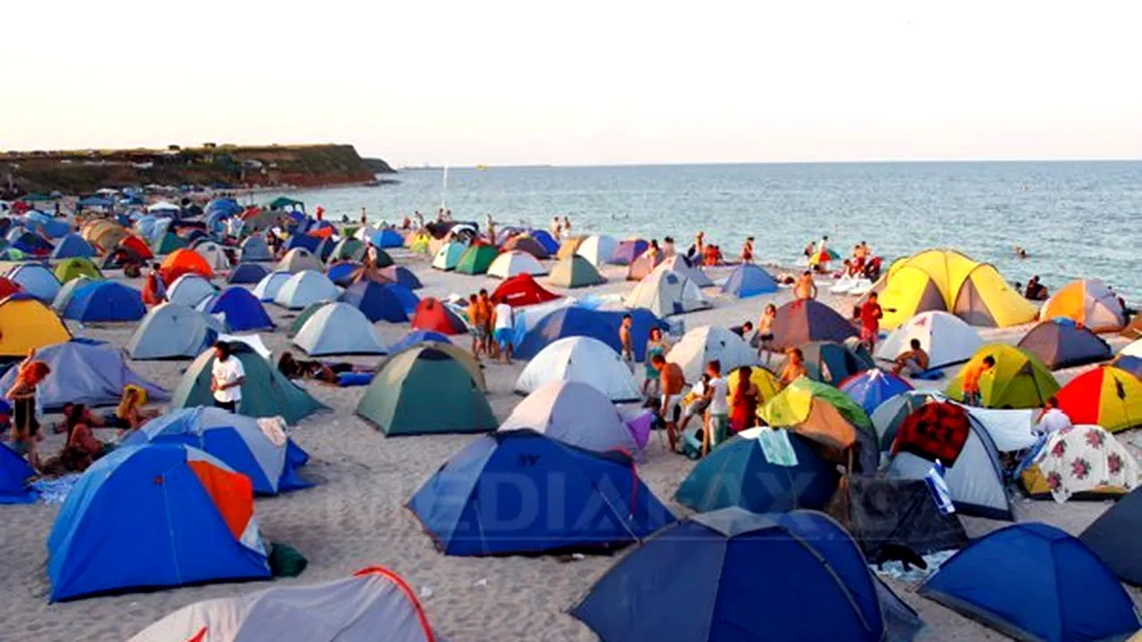 Vrei să-ţi petreci vacanţa la cort? Ce trebuie să ştii pentru o vacanţă reuşită