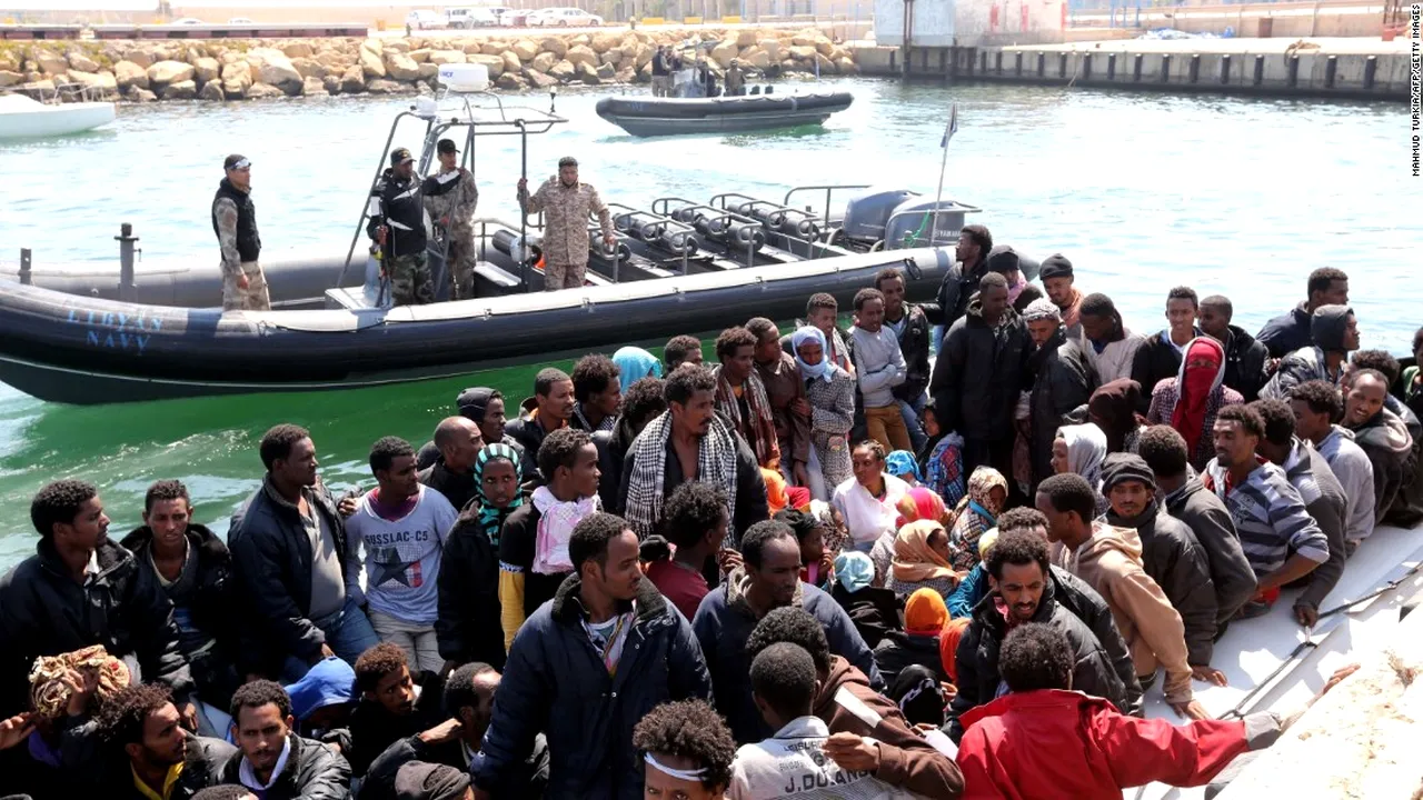 Libia va permite evacuarea de urgenţă a imigranţilor care sunt supuşi abuzurilor, anunţă Emmanuel Macron