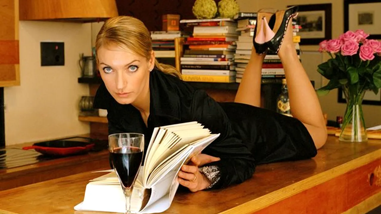 LECTURI ZD. Artă, sex, crime: L.S. Hilton – „Maestra”, Editura Litera. Traducere de Livia Olteanu