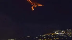 Etna, ploaie de cenuşă. Zboruri oprite pe aeroportul din Catania