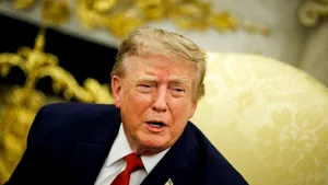 „Vor exista consecințe uriașe”. Donald Trump amenință cu sancțiuni economice țările care sprijină Iranul