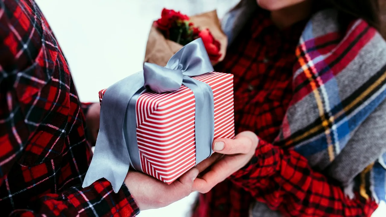 Cadouri de Valentine’s Day. Idei de cadouri pentru a celebra iubirea de Ziua Îndrăgostiţilor, pe 14 februarie 